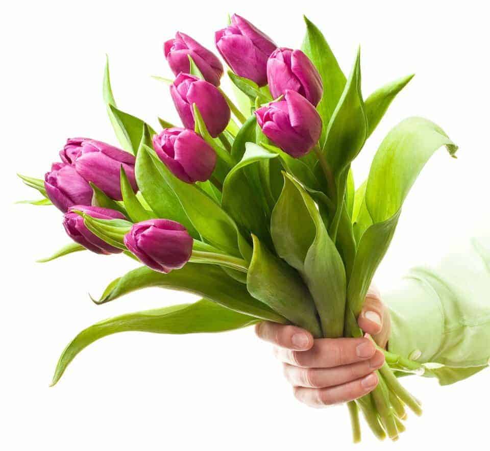 Дарим букет цветов всем нашим гостям на 8 марта